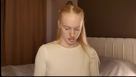 ElizabethLizy online show from June 6, 2026, 5:06 pm