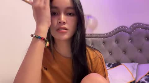 Amira online show from November 4, 2025, 9:52 am