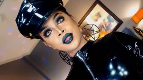 UrMajestyTyra online show from October 8, 2025, 1:47 am