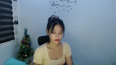 hi im kim online show from December 13, 2024, 2:43 am