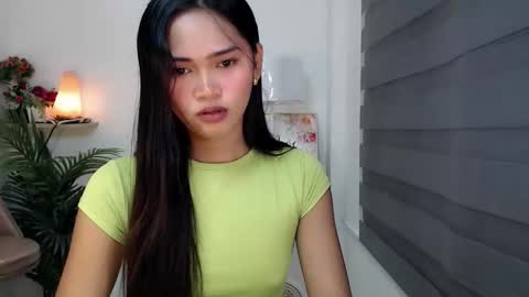ursandra_xx online show from November 12, 2025, 2:45 am