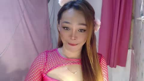 TYRA online show from November 6, 2025, 8:48 am