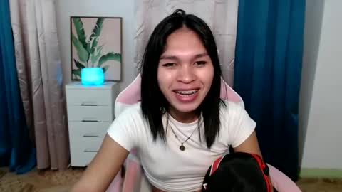 ursweet_zeviixx online show from February 1, 2025, 4:14 am