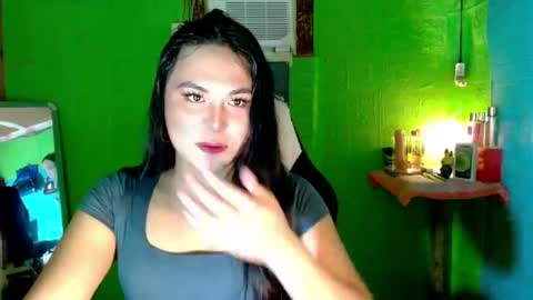 Snapshot of urunexpensivecamilla chatting on April 4, 2026, 5:43 pm YOURGIRLCAMILLA online show from April 4, 2026, 5:43 pm