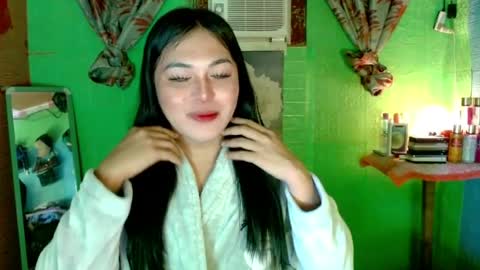 Snapshot of urunexpensivecamilla chatting on April 11, 2026, 4:55 pm YOURGIRLCAMILLA online show from April 11, 2026, 4:55 pm