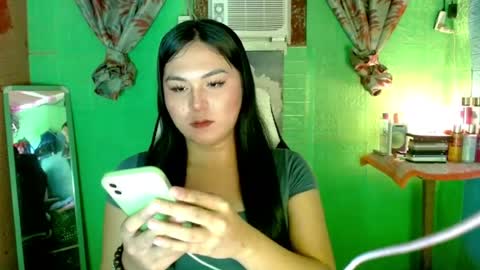 Snapshot of urunexpensivecamilla chatting on April 12, 2026, 5:51 pm YOURGIRLCAMILLA online show from April 12, 2026, 5:51 pm