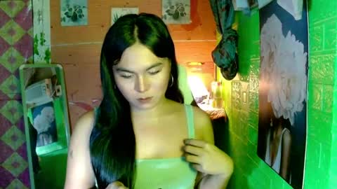 Snapshot of urunexpensivecamilla chatting on August 4, 2026, 9:01 am YOURGIRLCAMILLA online show from August 4, 2026, 9:01 am