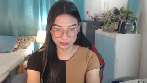 Snapshot of urwetasianprincessxx chatting on December 17, 2025, 12:11 pm Ashley Kate Mateo Gray online show from December 17, 2025, 12:11 pm