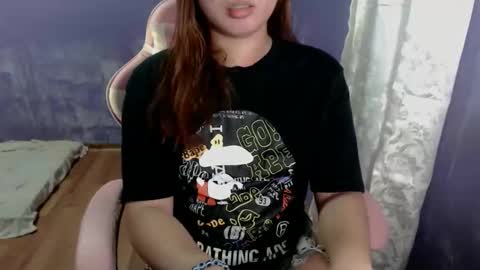 urwildslutty17 online show from December 3, 2025, 1:24 am