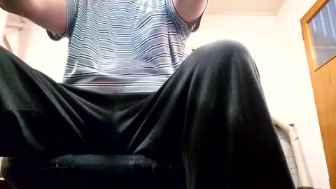 useme975 online show from April 26, 2026, 3:04 am