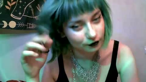 Snapshot of uwu_emmy chatting on June 19, 2026, 5:17 pm uwu_emmy online show from June 19, 2026, 5:17 pm
