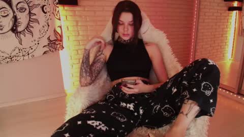 Eva online show from December 16, 2024, 11:39 pm