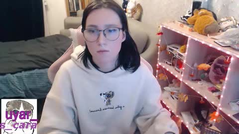 Cara online show from November 7, 2025, 4:29 pm