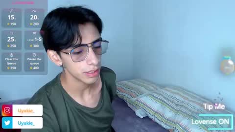 Uki online show from November 22, 2025, 1:59 am