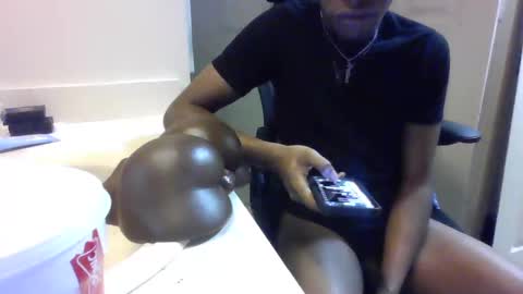 Snapshot of uzithebbc chatting on December 19, 2024, 10:00 pm uzithebbc online show from December 19, 2024, 10:00 pm
