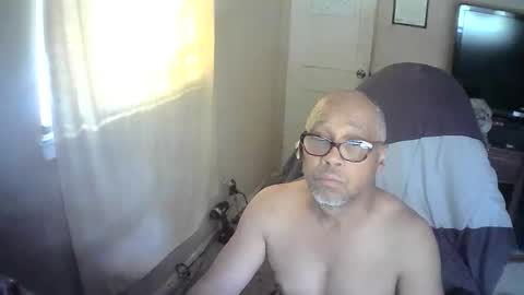 Snapshot of v49 chatting on May 27, 2026, 6:16 pm V online show from May 27, 2026, 6:16 pm