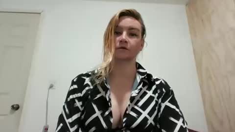 Snapshot of vagimosa chatting on October 3, 2025, 5:26 am vagimosa online show from October 3, 2025, 5:26 am