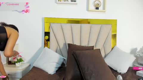 vahioleth  online show from October 18, 2025, 3:09 am