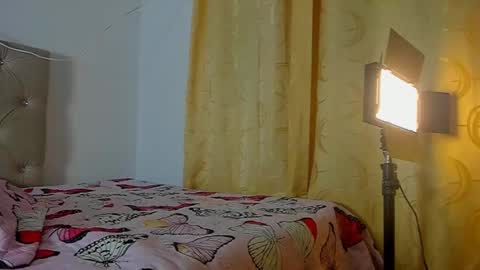 Vahiolet smith online show from September 12, 2025, 3:28 am