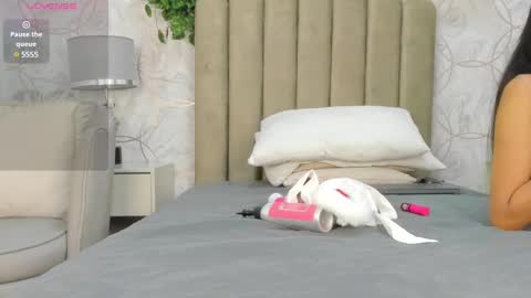 Vaiolet  online show from December 22, 2024, 10:25 pm