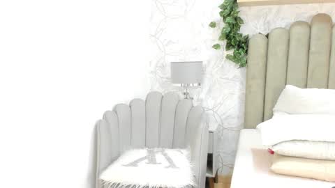 Vaiolet  online show from January 29, 2025, 11:04 pm