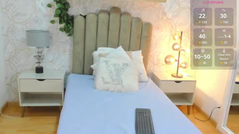 Vaiolet  online show from February 3, 2025, 7:52 pm