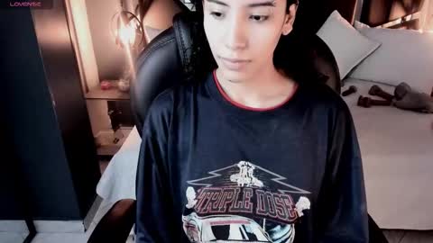 Snapshot of vaiolethsan chatting on February 16, 2026, 8:05 pm Vaioleth online show from February 16, 2026, 8:05 pm