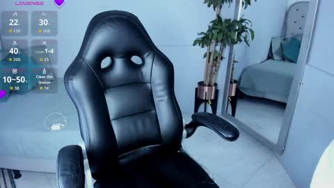 Snapshot of vaiolethsan chatting on May 2, 2026, 2:55 pm Vaioleth online show from May 2, 2026, 2:55 pm