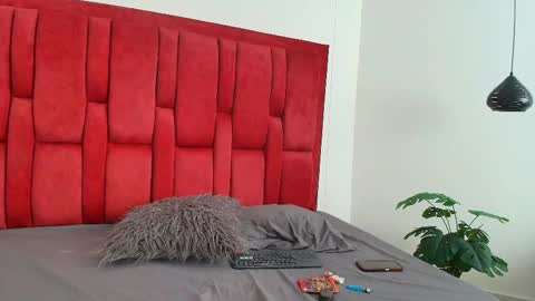 V A I O L E T T  S M I T H online show from March 1, 2025, 1:29 pm