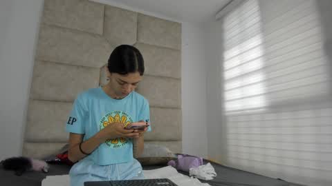 V A I O L E T T  S M I T H online show from September 25, 2025, 12:53 pm