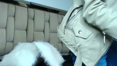 V A I O L E T T  S M I T H online show from January 10, 2026, 4:20 pm