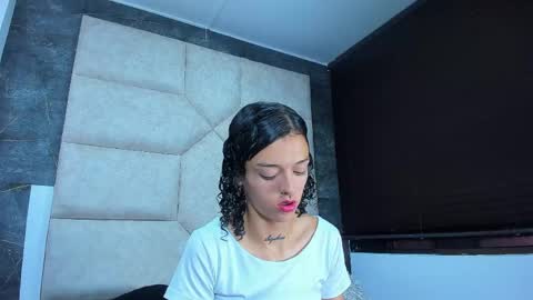 V A I O L E T T  S M I T H online show from April 16, 2026, 1:34 pm