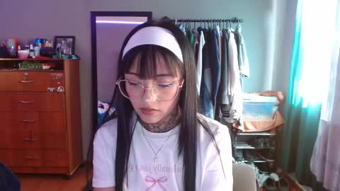 Snapshot of val_azuna chatting on December 19, 2025, 6:59 pm valentina online show from December 19, 2025, 6:59 pm