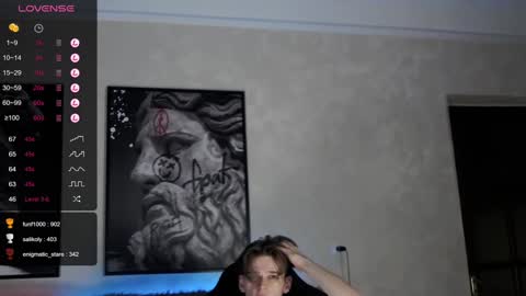 valdi_light online show from December 8, 2024, 4:14 am