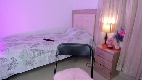 HI IM NEW online show from February 22, 2025, 8:20 pm