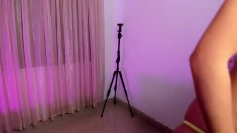 HI IM NEW online show from December 5, 2025, 3:30 pm