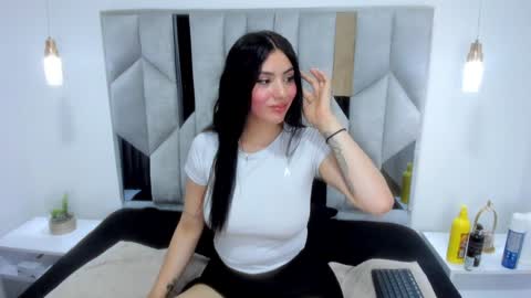 Snapshot of valeentiinaa_ chatting on December 2, 2024, 5:48 pm VALENTINA online show from December 2, 2024, 5:48 pm