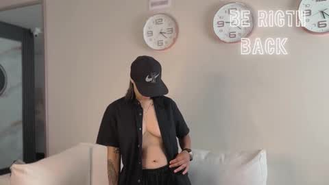 Liam smith online show from December 3, 2025, 12:25 pm