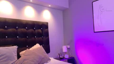 Valen Scott online show from September 20, 2025, 2:29 pm