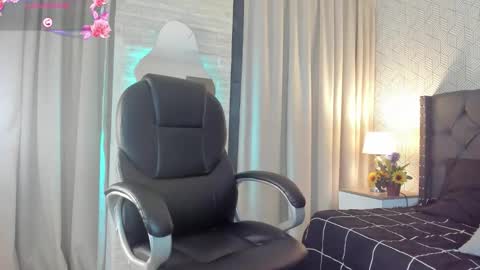 Valen online show from November 15, 2025, 12:34 pm