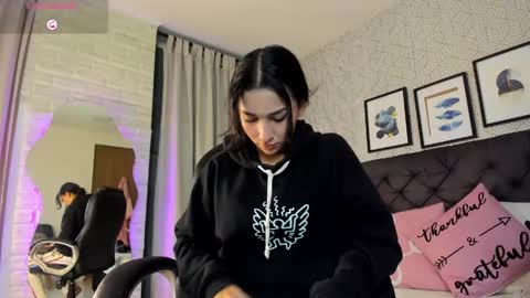 Valen online show from May 6, 2026, 11:48 am