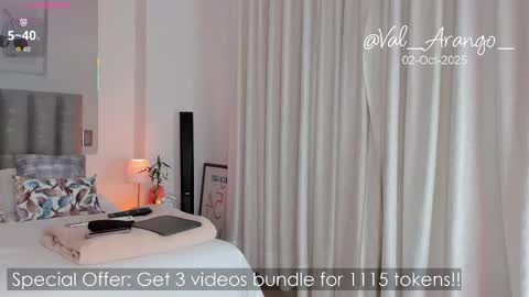 Val arango  online show from October 2, 2025, 11:12 pm