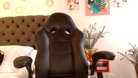 Valen Ferrer online show from April 8, 2026, 10:21 pm