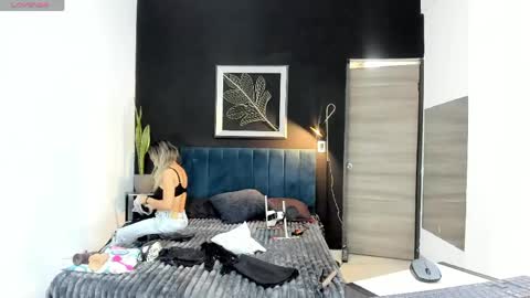 Snapshot of valentina_herrrera chatting on May 19, 2026, 2:01 pm valentina_herrrera online show from May 19, 2026, 2:01 pm