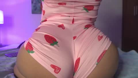 VALENTINA online show from October 28, 2025, 11:29 pm