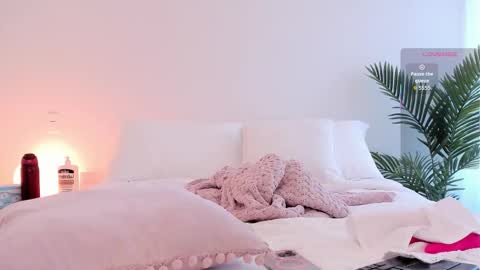 VALENTINA  online show from December 13, 2025, 10:37 pm