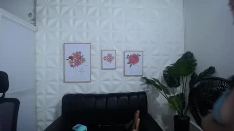 Valentina  online show from March 5, 2025, 11:05 pm