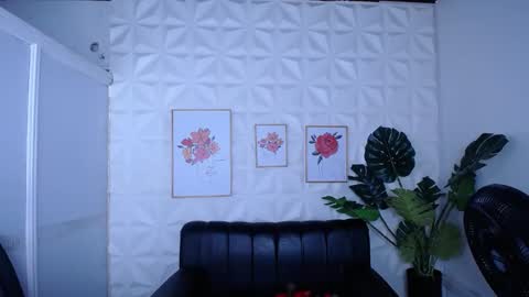 Valentina  online show from September 23, 2025, 10:24 pm