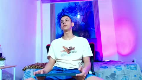 Snapshot of valentina_y_sneiderr chatting on May 8, 2026, 11:21 pm valentina_y_sneiderr online show from May 8, 2026, 11:21 pm