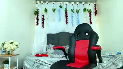 Snapshot of valentina_y_sneiderr chatting on July 21, 2026, 4:04 am valentina_y_sneiderr online show from July 21, 2026, 4:04 am